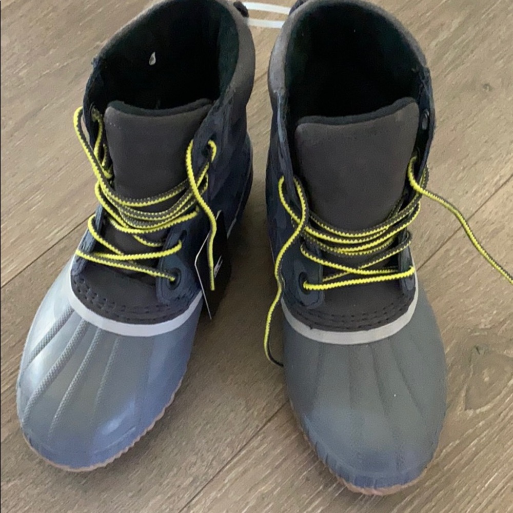 Youth Sorel Waterproof Boots Gray Size 3